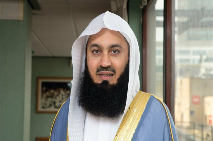 Khutbah by Mufti Menk at Education City Mosque