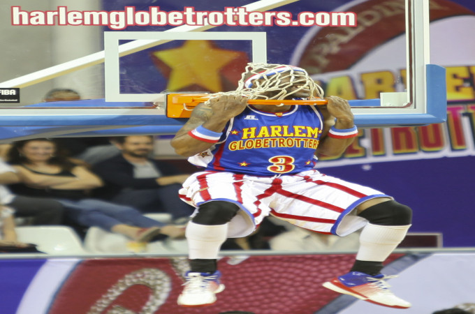 Pics from the Harlem Globetrotters Event in Doha - 15 Nov 2011