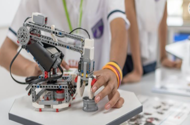 Young Adults' Summer Camp: Robotics for Young People